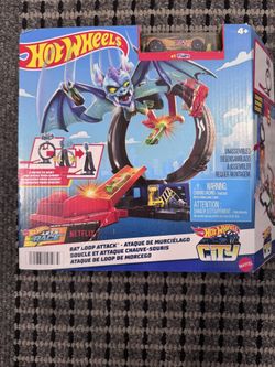 Hot Wheels: City Track Builder  (Bat Manor Attack Play Set) 2018 New