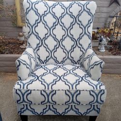 WHITE AND BLUE ACCENT CHAIR 