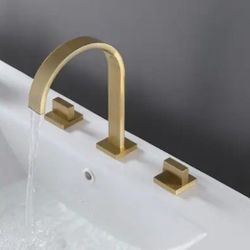 Luxury 8 in. Widespread Double Handles Bathroom Faucet in Brushed Gold