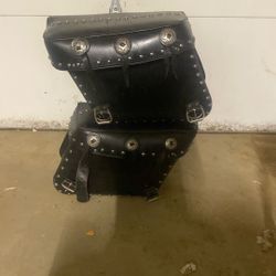 Motorcycle saddlebags 