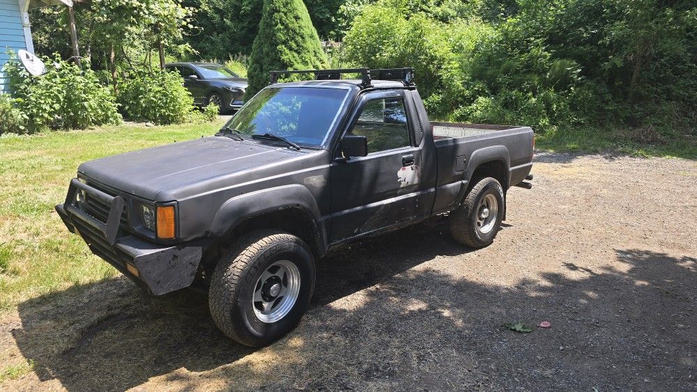 1993 Mitsubishi Mighty Max WITH Parts Truck