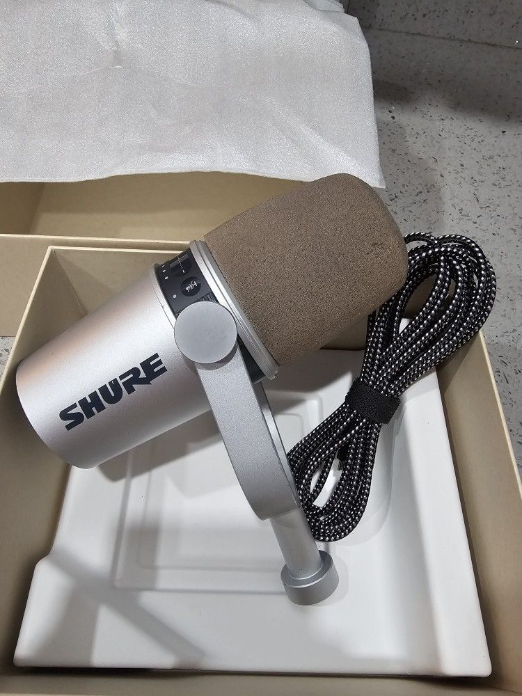 Shure MV7 USB Microphone for Podcasting, Recording, Live Streaming & Gaming, Built-in Headphone Output, All Metal USB/XLR Dynamic Mic