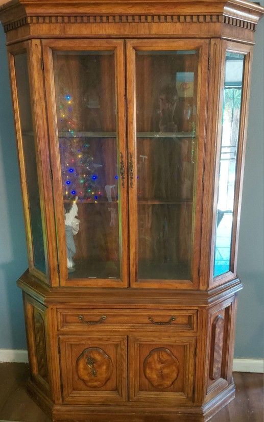 Bernhard/Hibriten China Hutch