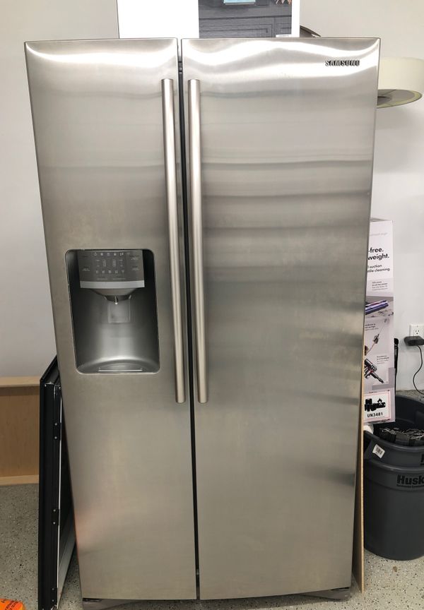 Samsung RS261 refrigerator- silver color for Sale in Los ...