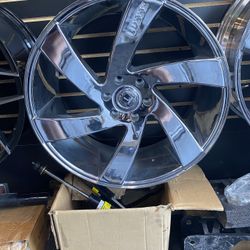 Lux 10 Truck Wheel We Offer Finacing /No Credit Needed 