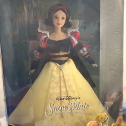 2000 Snow White Enchanted Barbie 