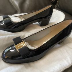 Salvatore Ferragamo Black Patent Vara Bow 30mm Heel Pumps