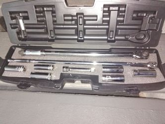 Torque Wrench Set with Sockets and Case