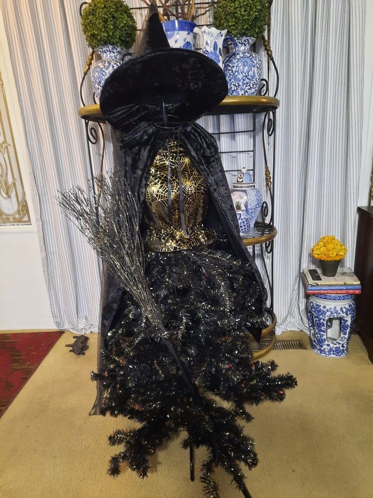 HALLOWEEN WITCH LIGHT UP DRESS FORM TREE
