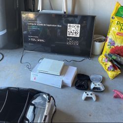 Xbox one S Console - 1TB (with 3 Controllers)