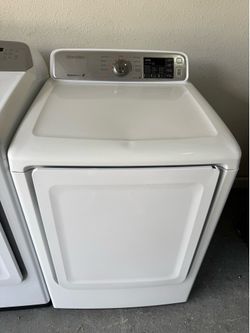 Samsung electric dryer in great working condition. No issues works good.