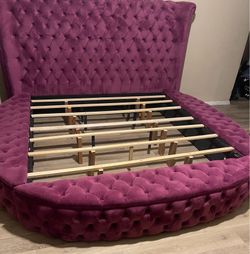 King Round Bedframe With Builtin Storage