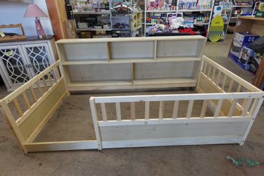 Twin Montessori Floor Bed with Bookcase & Safety Rails – Natural