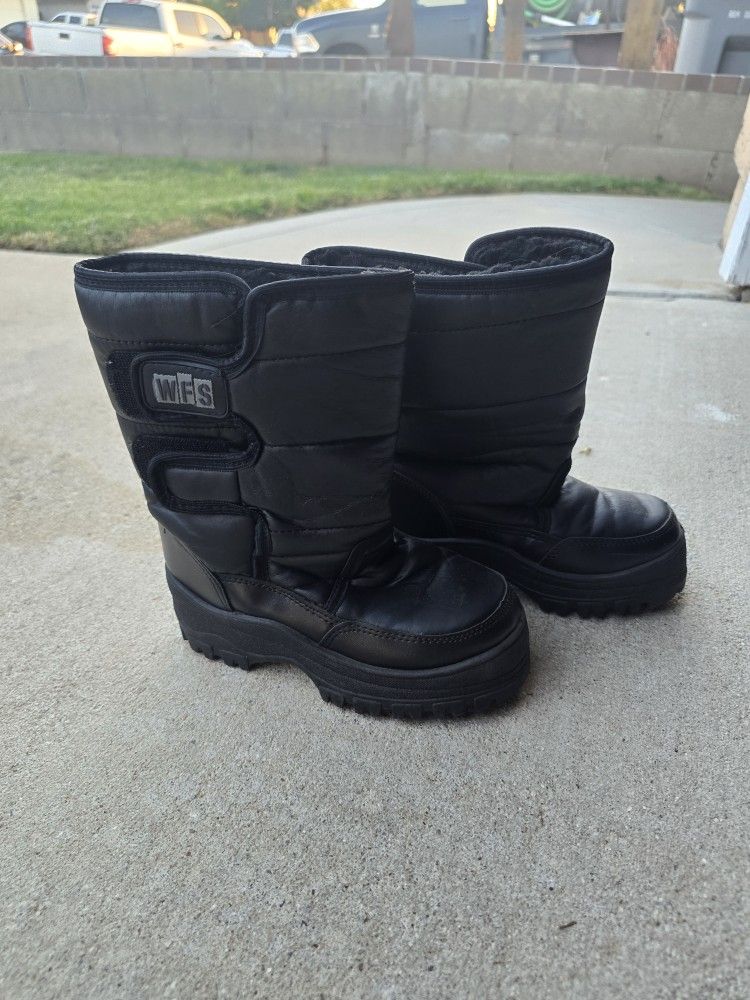Kids Size 1 Snow Boots