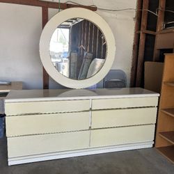 Dresser  With Mirror  Great Condition$75.00
