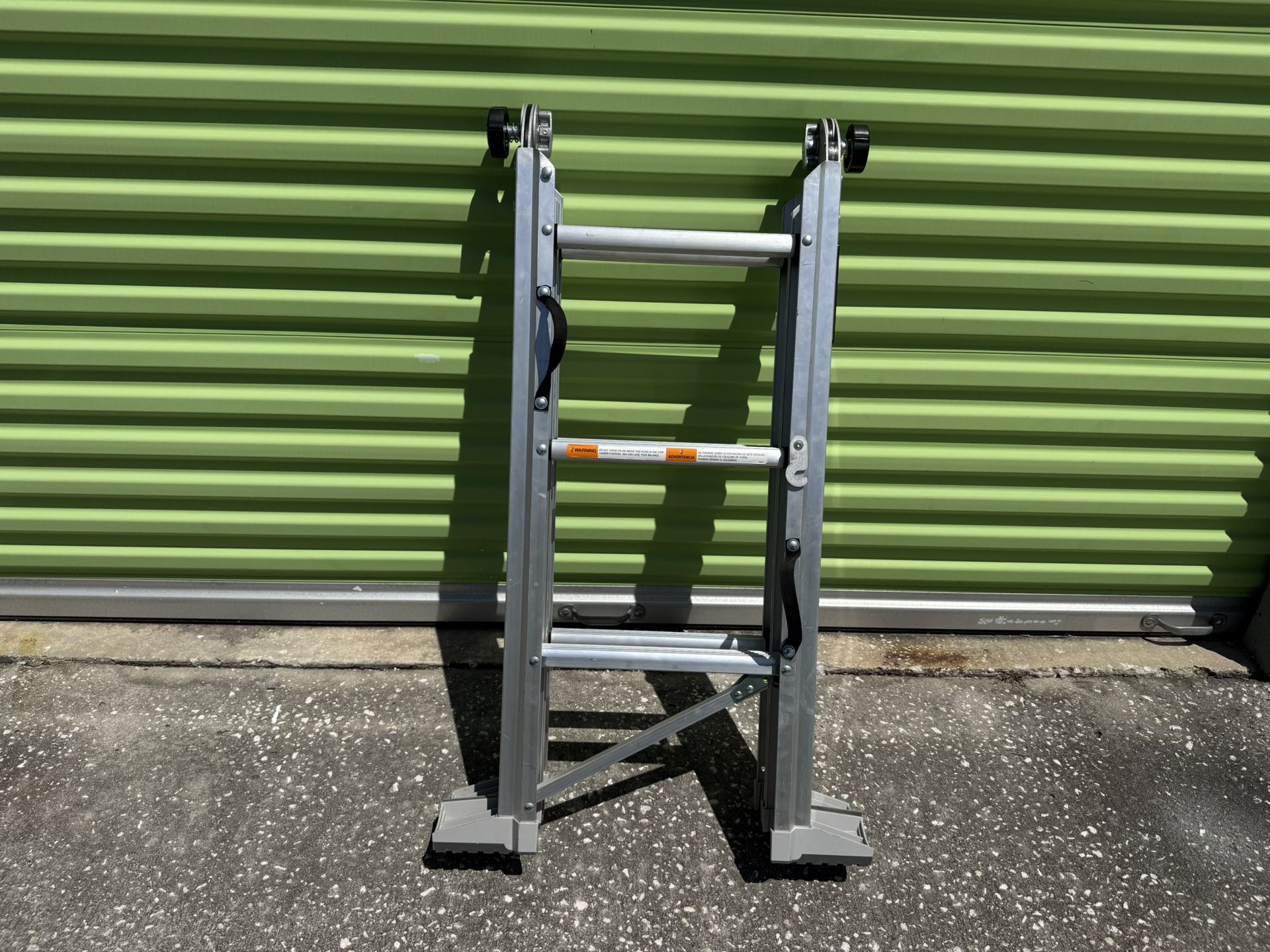 Folding ladder