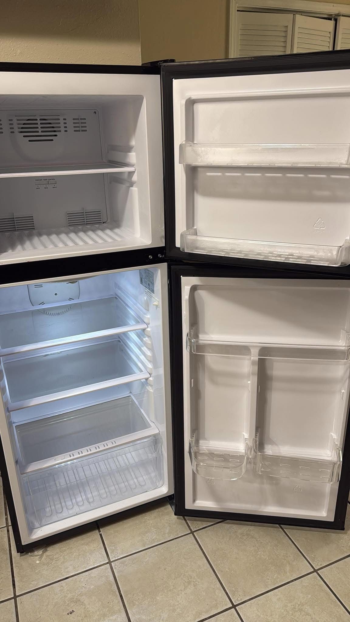 Black Hotpoint Refrigerator 16cu Ft.