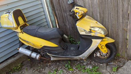 Mechanic Special Scooter Yellow Needs Tlc