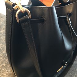 U Bucket Bag (Medium)