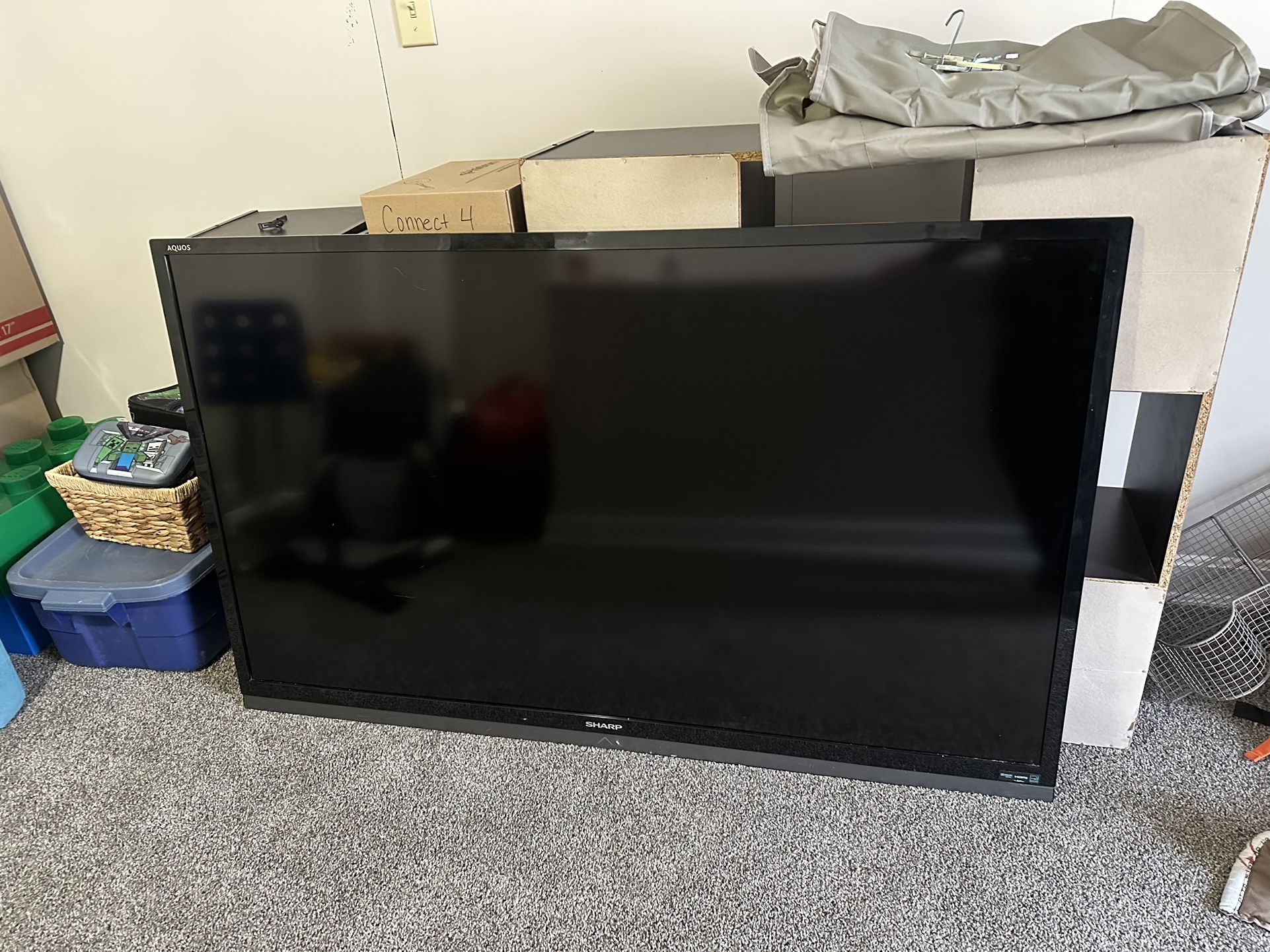 Sharp Aquos 60” 200$