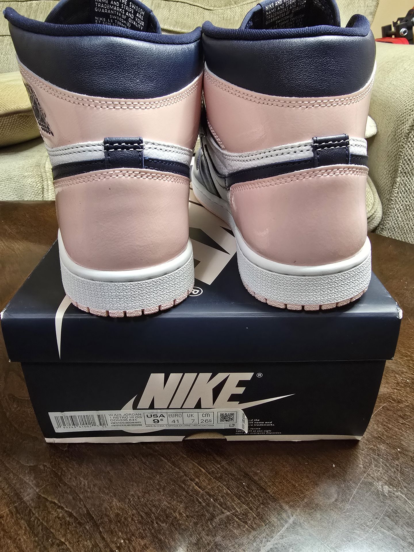 Brand new , WOMEN nike Air Jordan 1 Retro High OG Atmosphere 