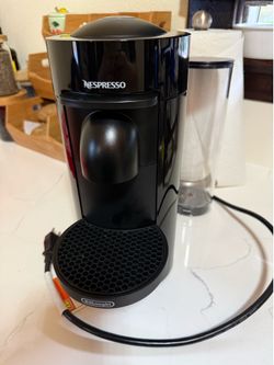 Nespresso ® by De'Longhi ® VertuoPlus Coffee and Espresso Machine with Aeroccino Frother