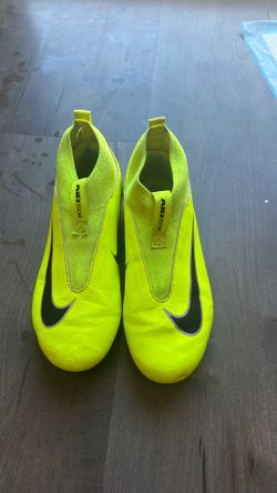 Soccer cleats 3.5 Y
