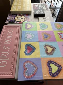 Young Girls Wall Decor Read Description 