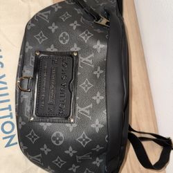 Louis Vuitton Men’s Waist Bag 