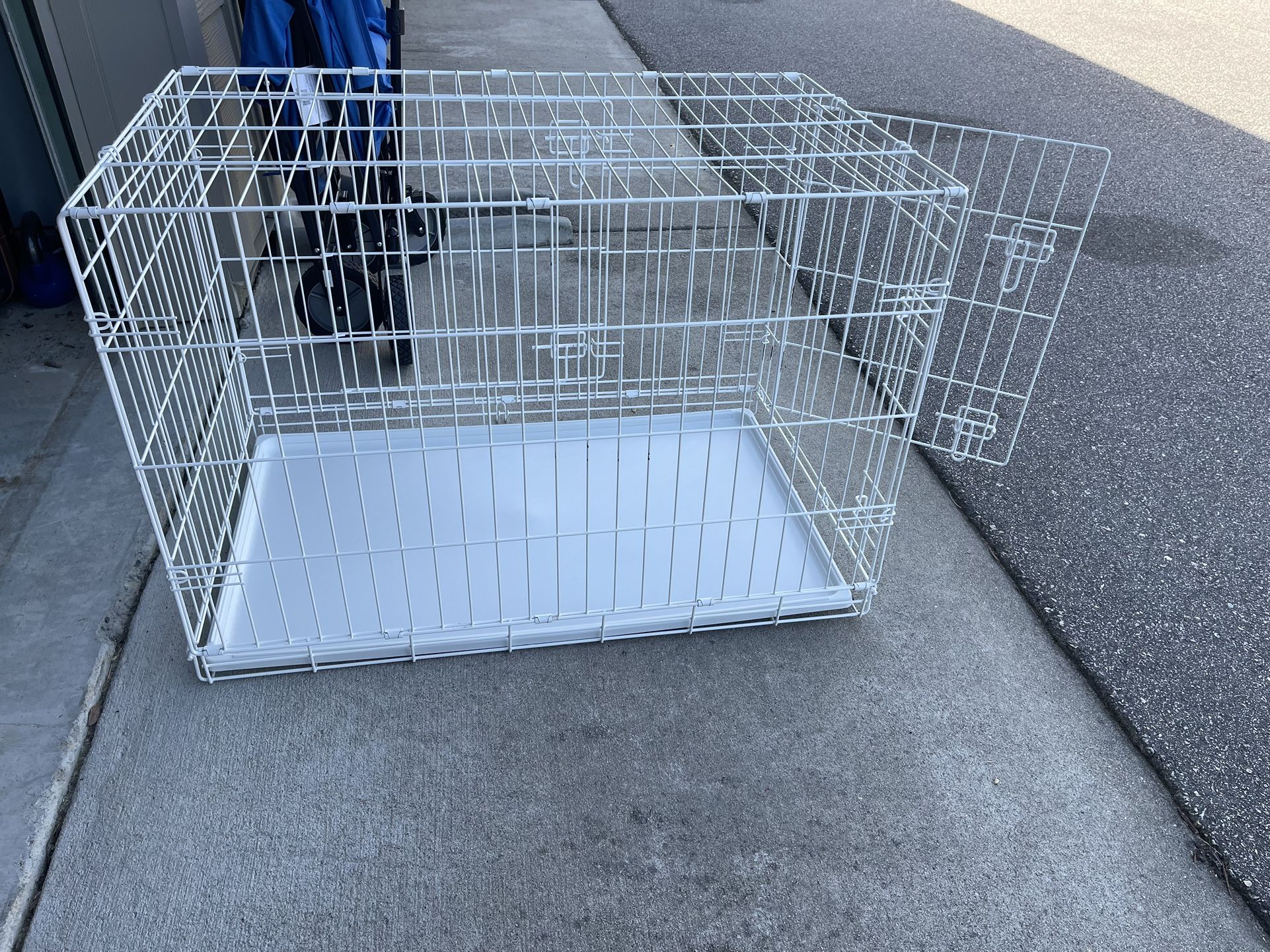 Used White Metal Wire Dog Cage