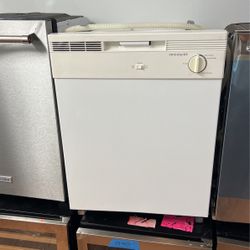 FRIGIDAIRE DISHWASHER 