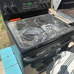 FREE.  GE Electric Stove.   FREE