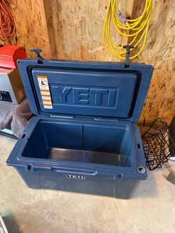 YETI Tundra 65 Navy Blue