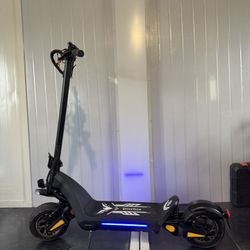 Dual-motor dual-battery high-speed electric scooter