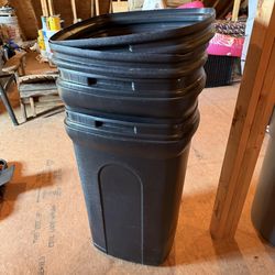 2 — 35-gallon Black Plastic Outdoor Trash Can With Lid