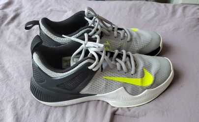Nike Volleyball Court Shose Size 7