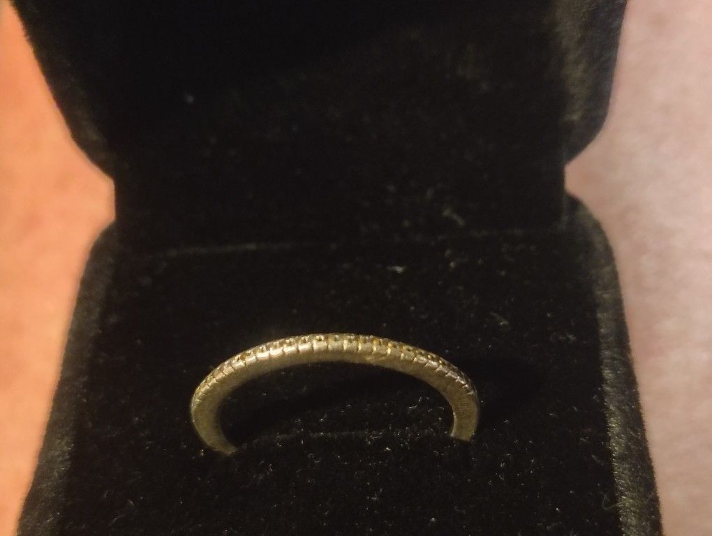 STERLING SILVER DIAMOND BAND Sz7