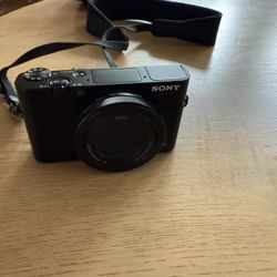 Sony RX100 III CAMERA W/CASE