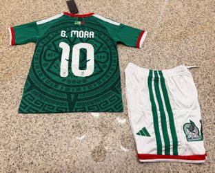 Adidas Mexico home green soccer jersey and shorts kit para niños Mora number 10