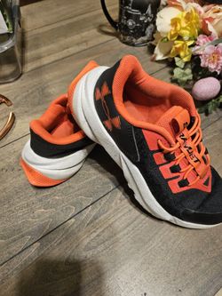 Under Armor tennis Shoes