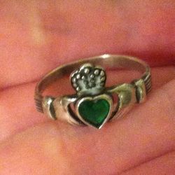 Sterling Silver 925 Green Heart Celtic Claddaugh Ring Size 8. 