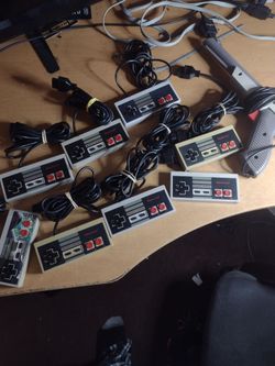 Nintendo NES Controllers and Zapper Lot
