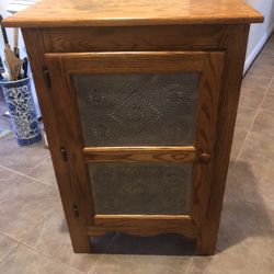 Oak 2 Shelf Pie Cabinet.   Lets Steam Out Keeps Pies Safe From Pets And Bugs To Cool