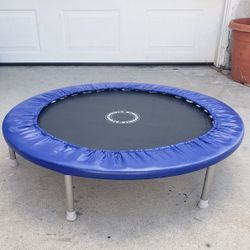 Trampoline In Excellent condition 