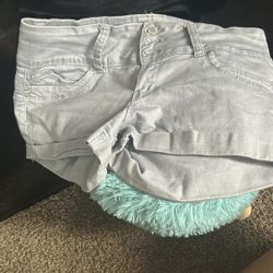Light gray juniors khaki material shorts