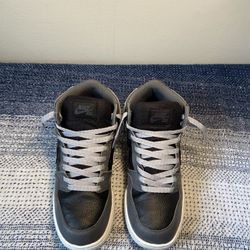 Nike SB High Top BLACK/GRAY Gum Sole “Used” Size 5.5Y ($35)