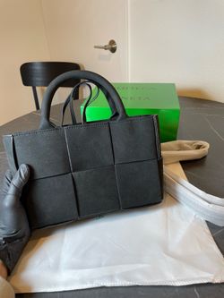 Classic Tote Bag – Timeless Luxury Style