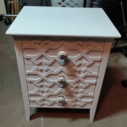 (2013) Target Accent Nightstand End Table (White) For Sale!!!