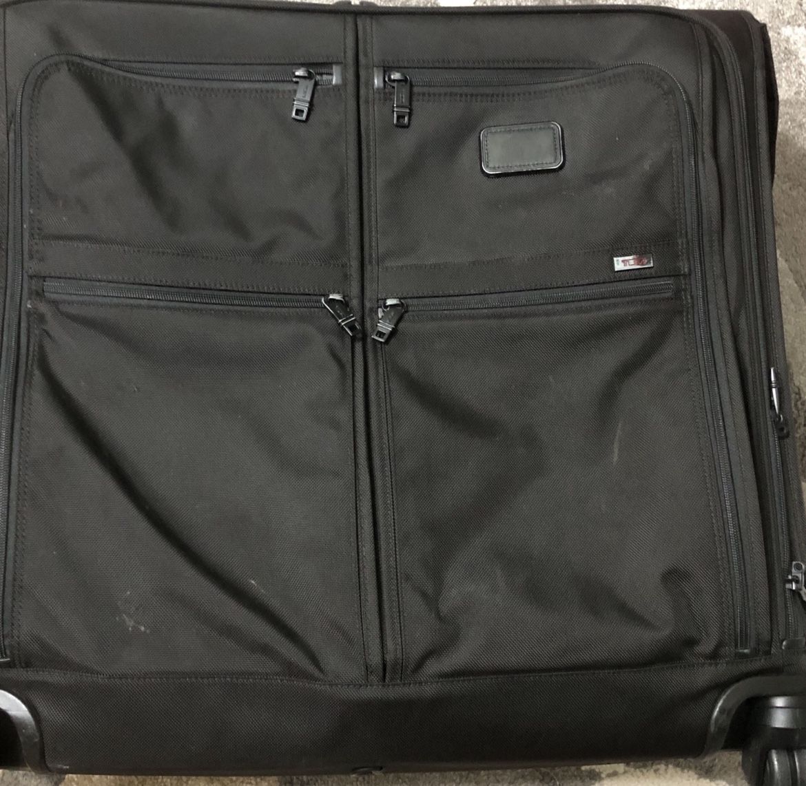 Tumi Alpha Travel 22636D2 Black Carry On wheel spinner Rolling
