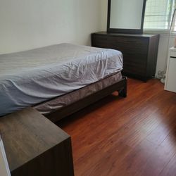Queen Size Bedroom Set  $500 OBO 